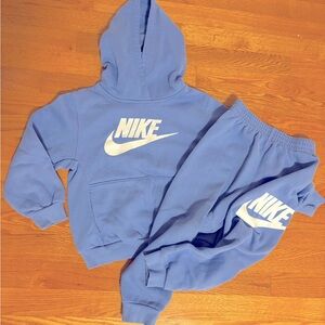 EUC Nike blue sweatsuit girls or boys size 6 (medium)